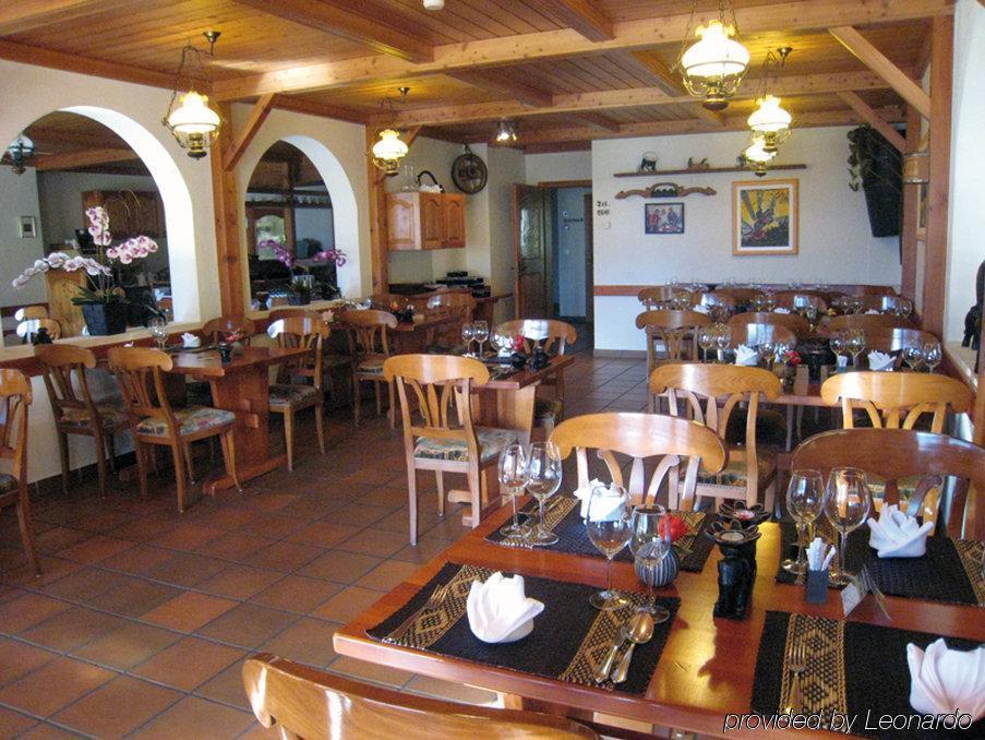 Hotel Alpenhof Oberwald Restoran fotoğraf