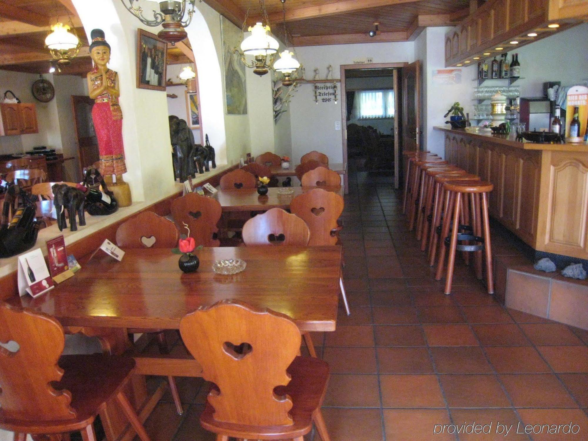 Hotel Alpenhof Oberwald Restoran fotoğraf